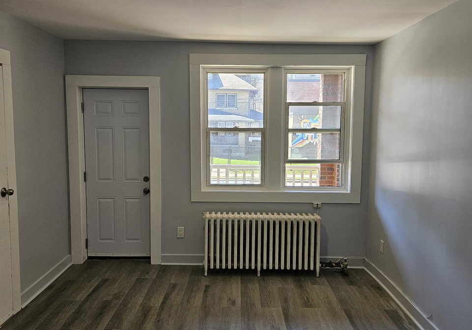 917-main-street-e-hamilton-ontario-x12109467