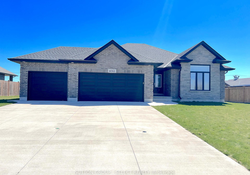 4062-van-bree-drive-plympton-wyoming-ontario-x12110221