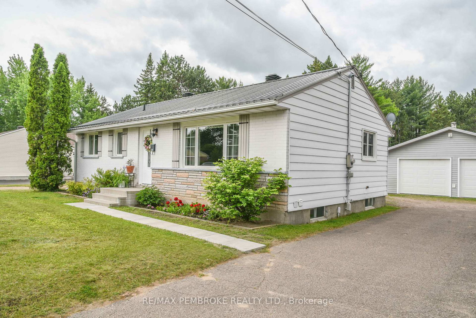 17-charles-street-petawawa-ontario-x12110867