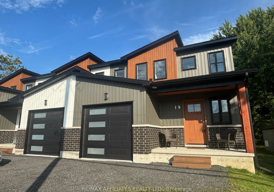 19c-dundas-street-south-dundas-ontario-x12111065
