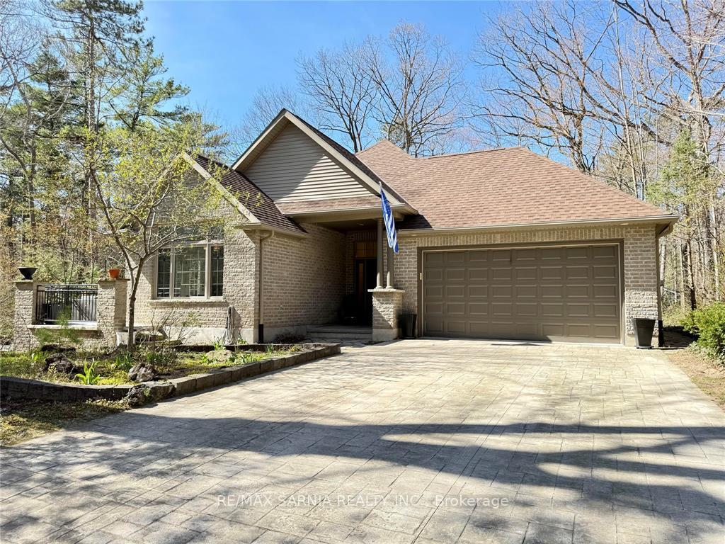 10216-parkside-crescent-lambton-shores-ontario-x12111676