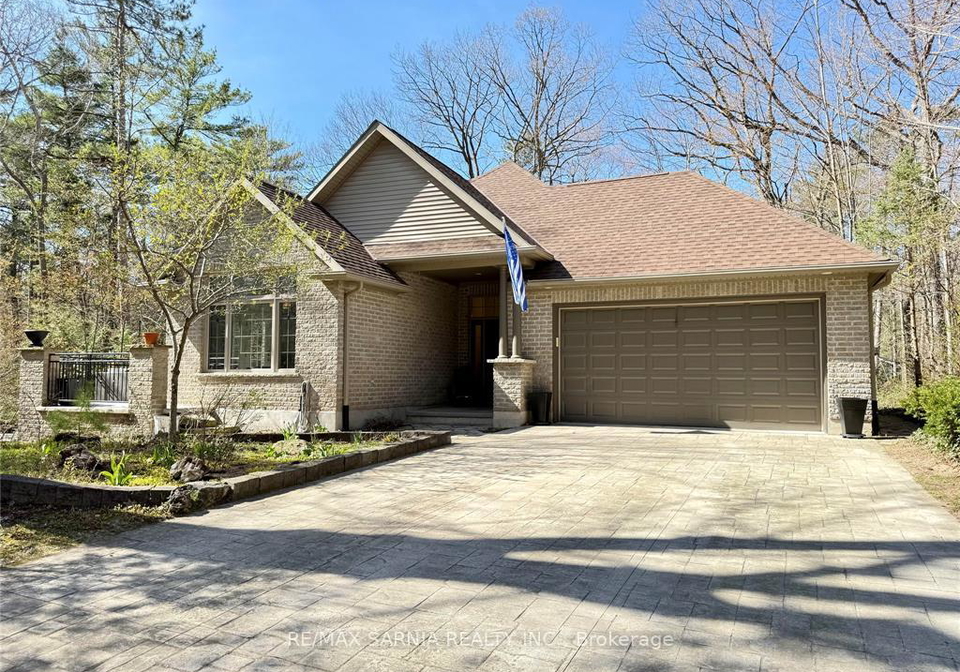 10216-parkside-crescent-lambton-shores-ontario-x12111676