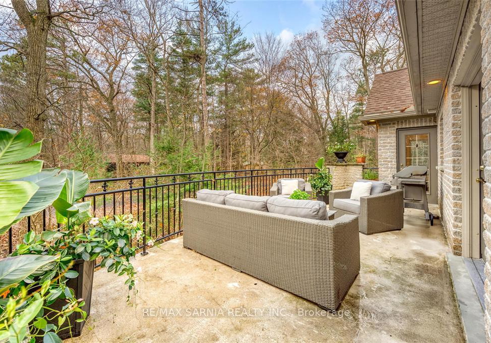 10216-parkside-crescent-lambton-shores-ontario-x12111676