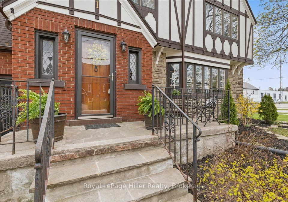 1-pacific-avenue-perth-east-ontario-x12112455