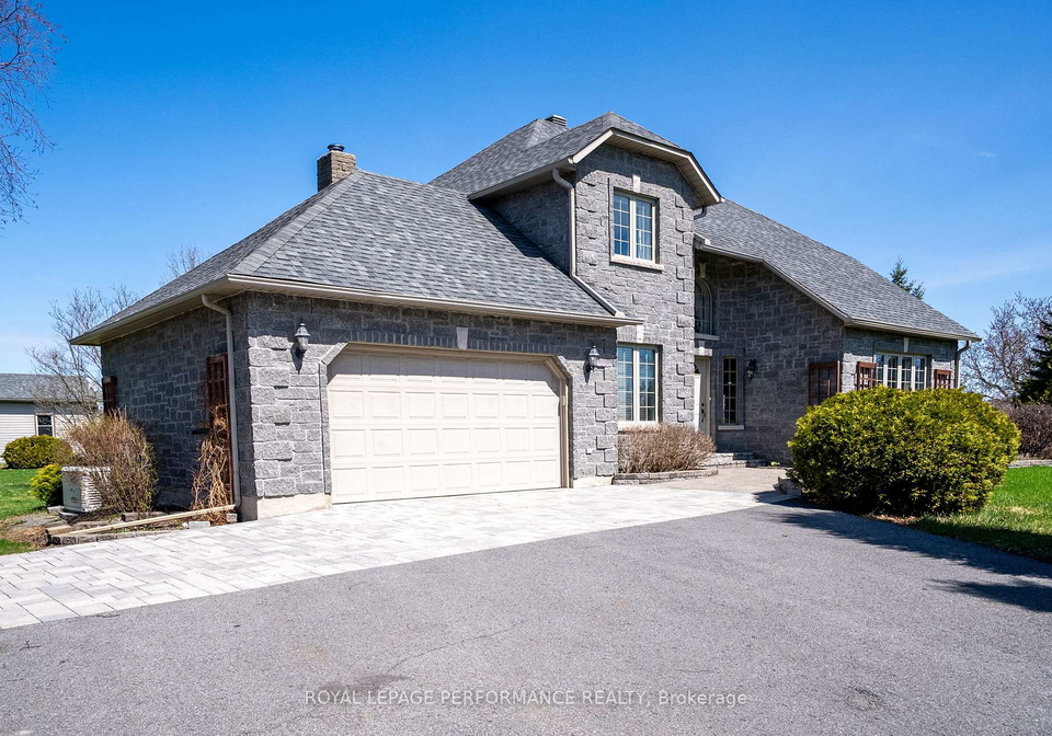 19051-county-18-road-south-glengarry-ontario-x12116782