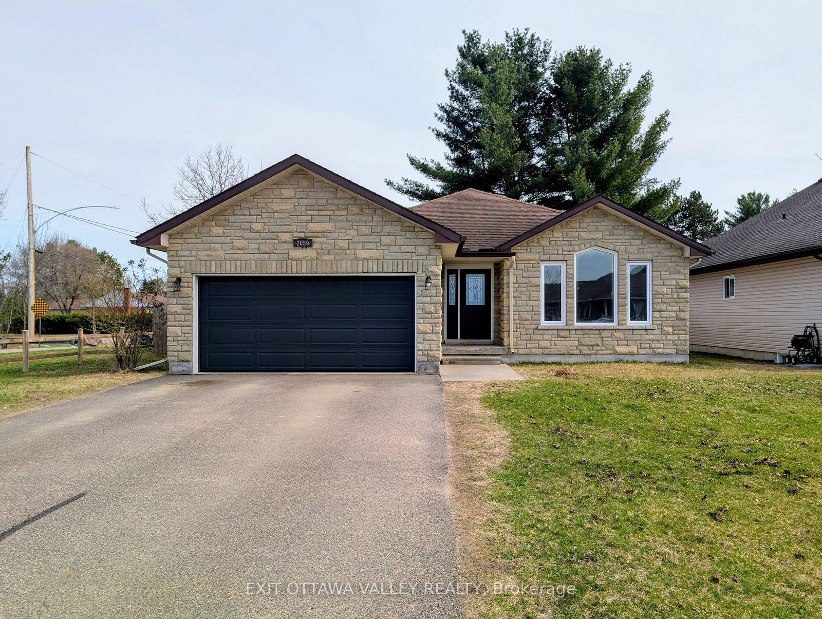 2059-sandstone-crescent-petawawa-ontario-x12118898