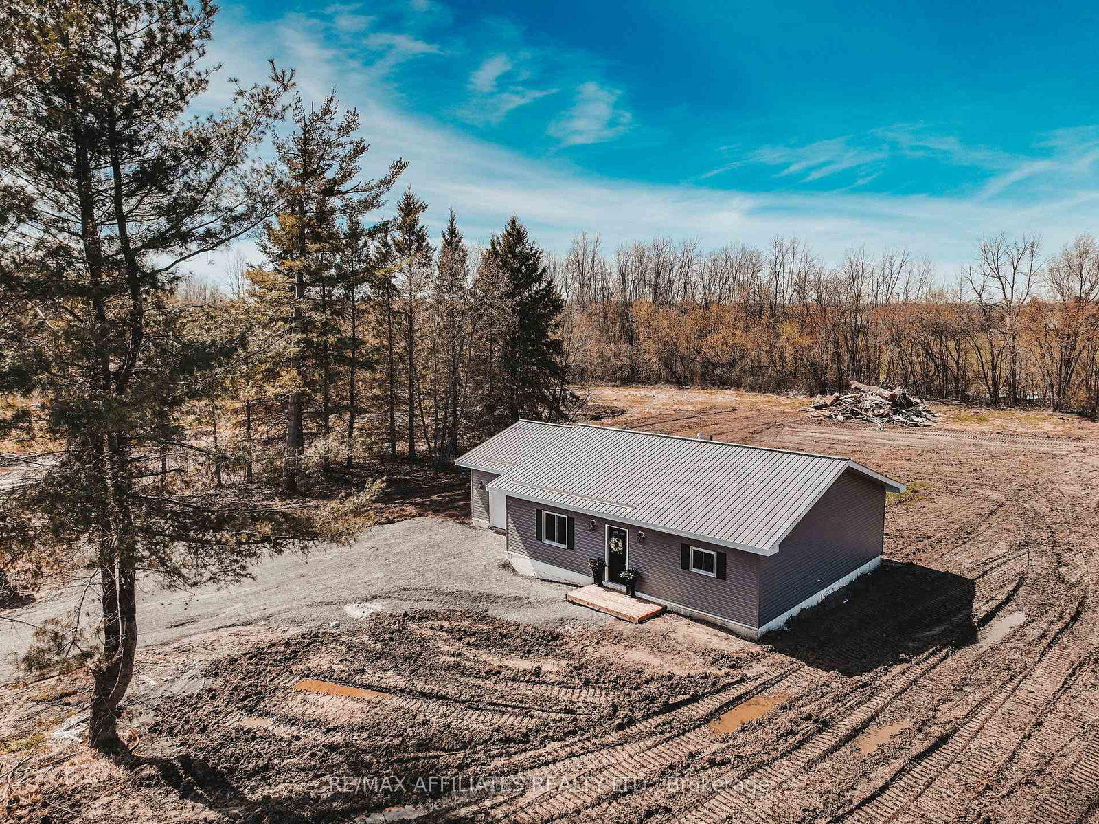 10379-hanesville-road-south-dundas-ontario-x12120921