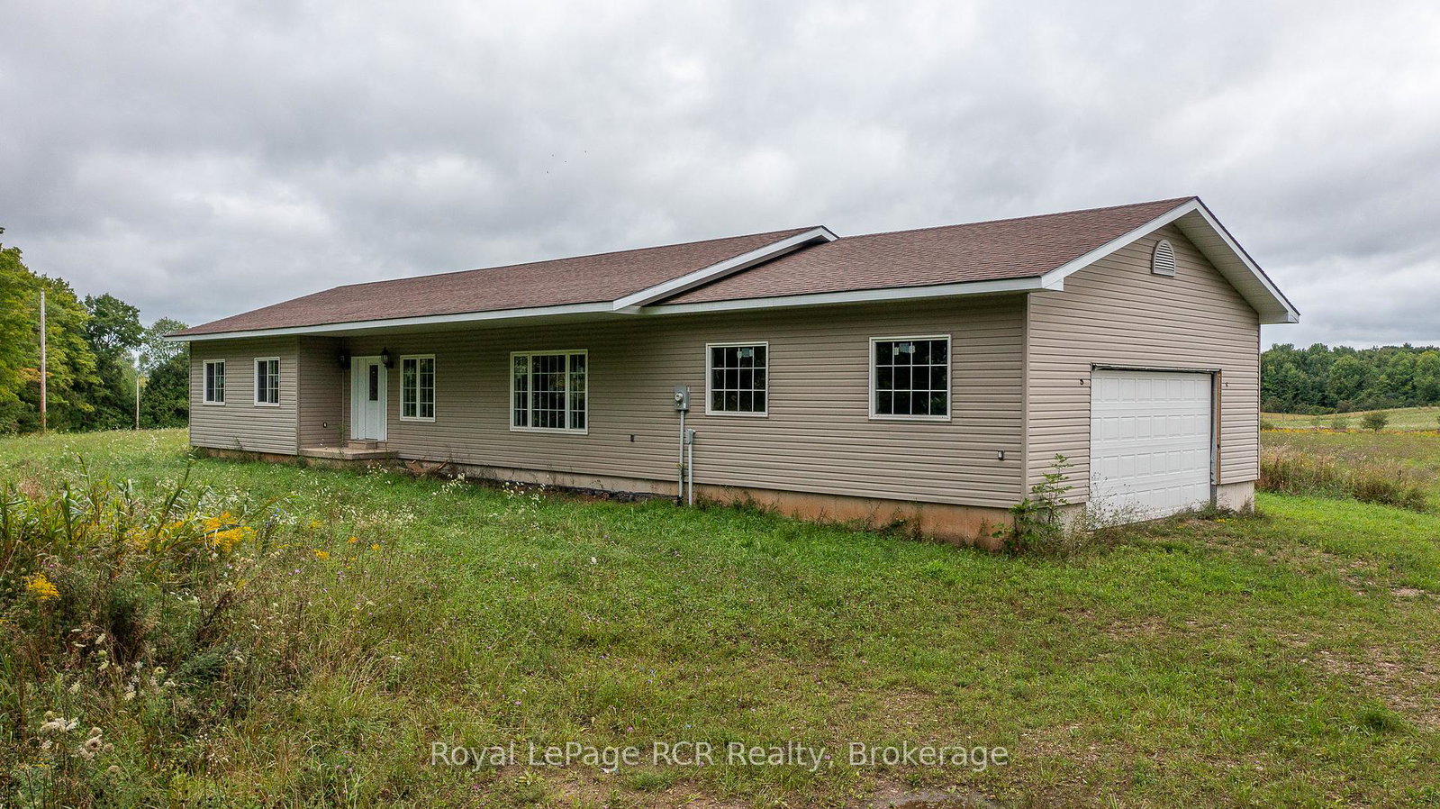 797139-east-back-line-chatsworth-ontario-x12121014