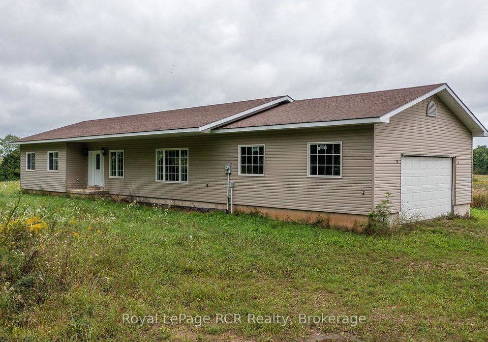797139-east-back-line-chatsworth-ontario-x12121014
