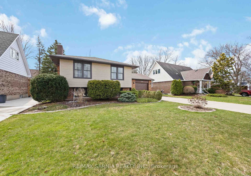 645-winchester-crescent-sarnia-ontario-x12121042