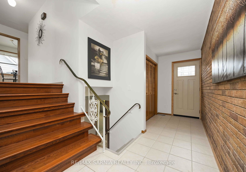 645-winchester-crescent-sarnia-ontario-x12121042