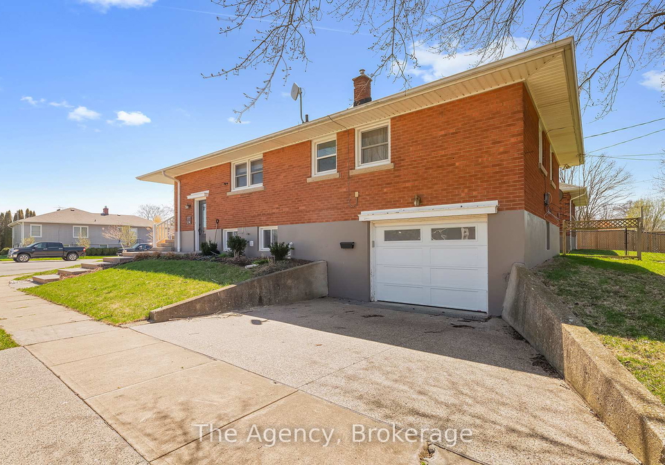 70-south-crescent-port-colborne-ontario-x12121320