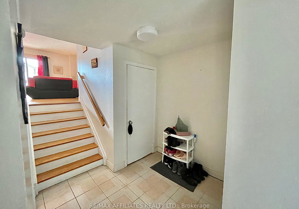 77b-glen-park-drive-ottawa-ontario-x12122408