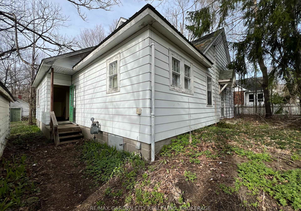 770-bay-street-gravenhurst-ontario-x12123203