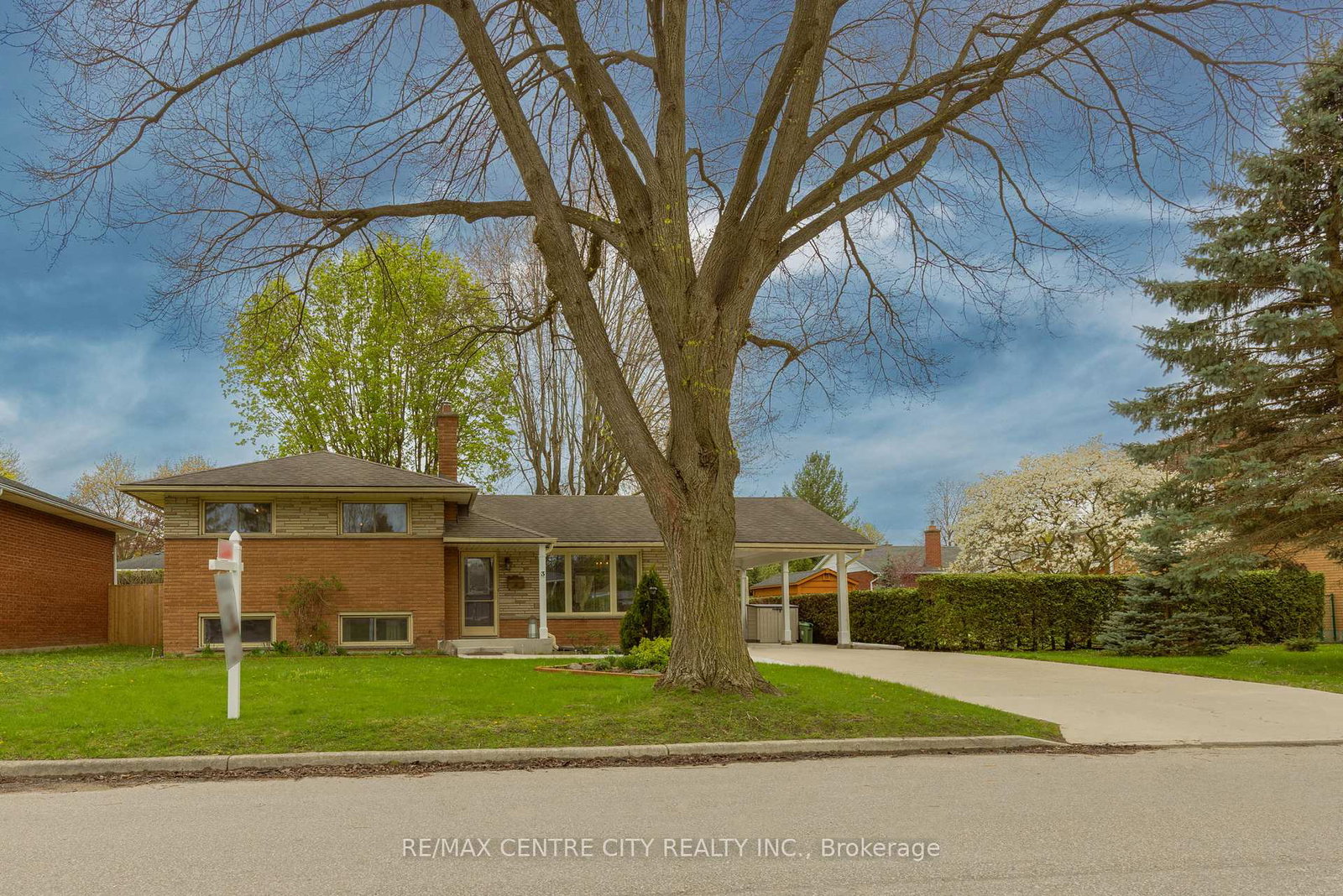 3-honeysuckle-crescent-london-east-ontario-x12123494