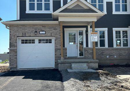 123-gildersleeve-boulevard-loyalist-ontario-x12123569