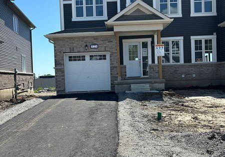 123-gildersleeve-boulevard-loyalist-ontario-x12123569