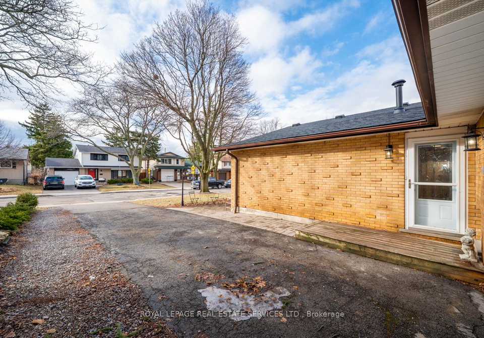 99-mountbatten-drive-hamilton-ontario-x12126094