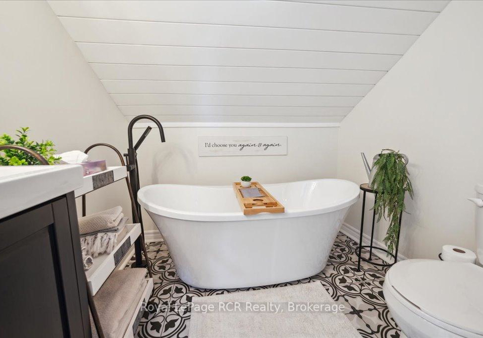 204-durham-street-e-wellington-north-ontario-x12128205