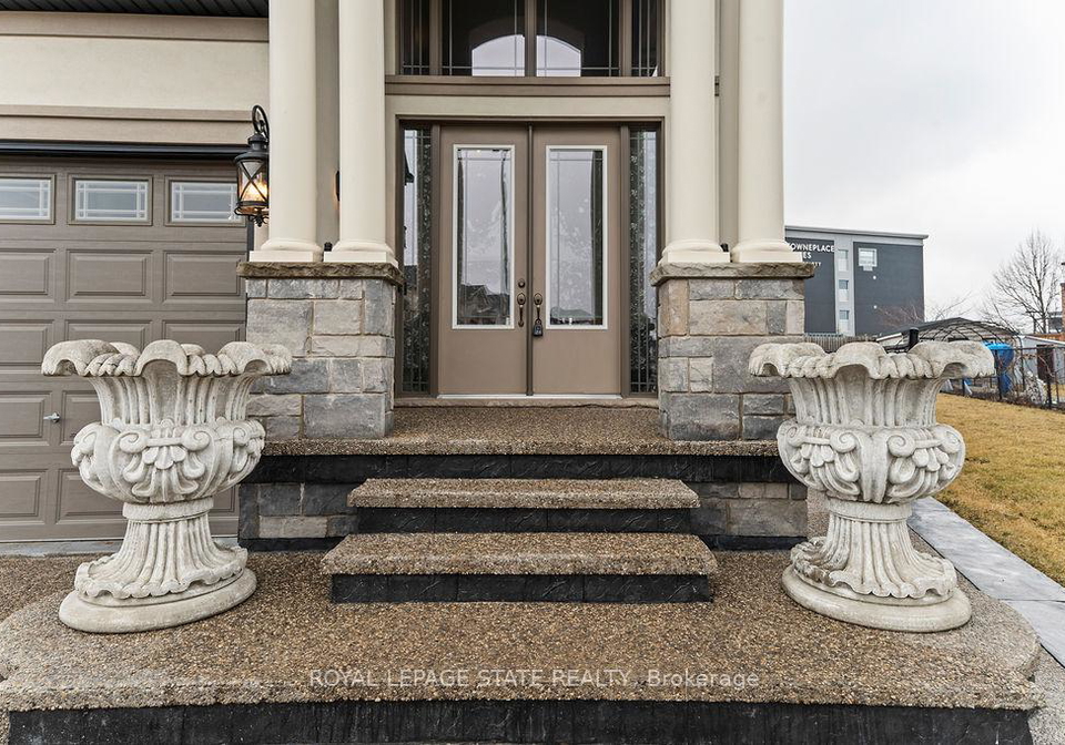 88-chartwell-circle-hamilton-ontario-x12128216