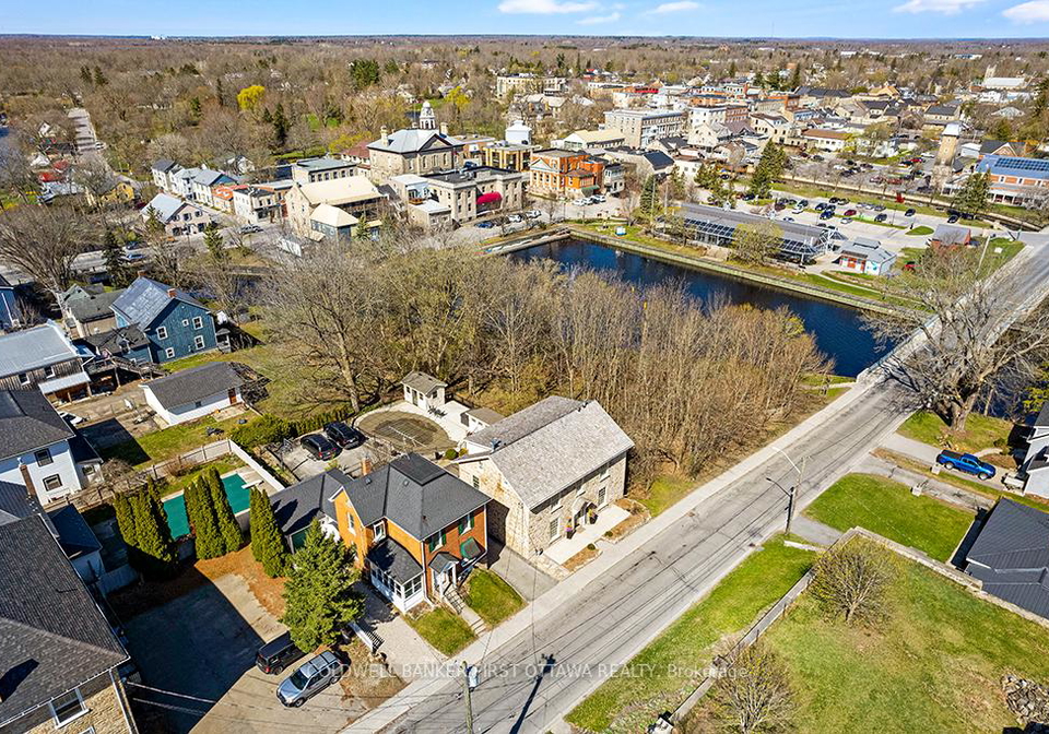 32-drummond-street-e-perth-ontario-x12128768