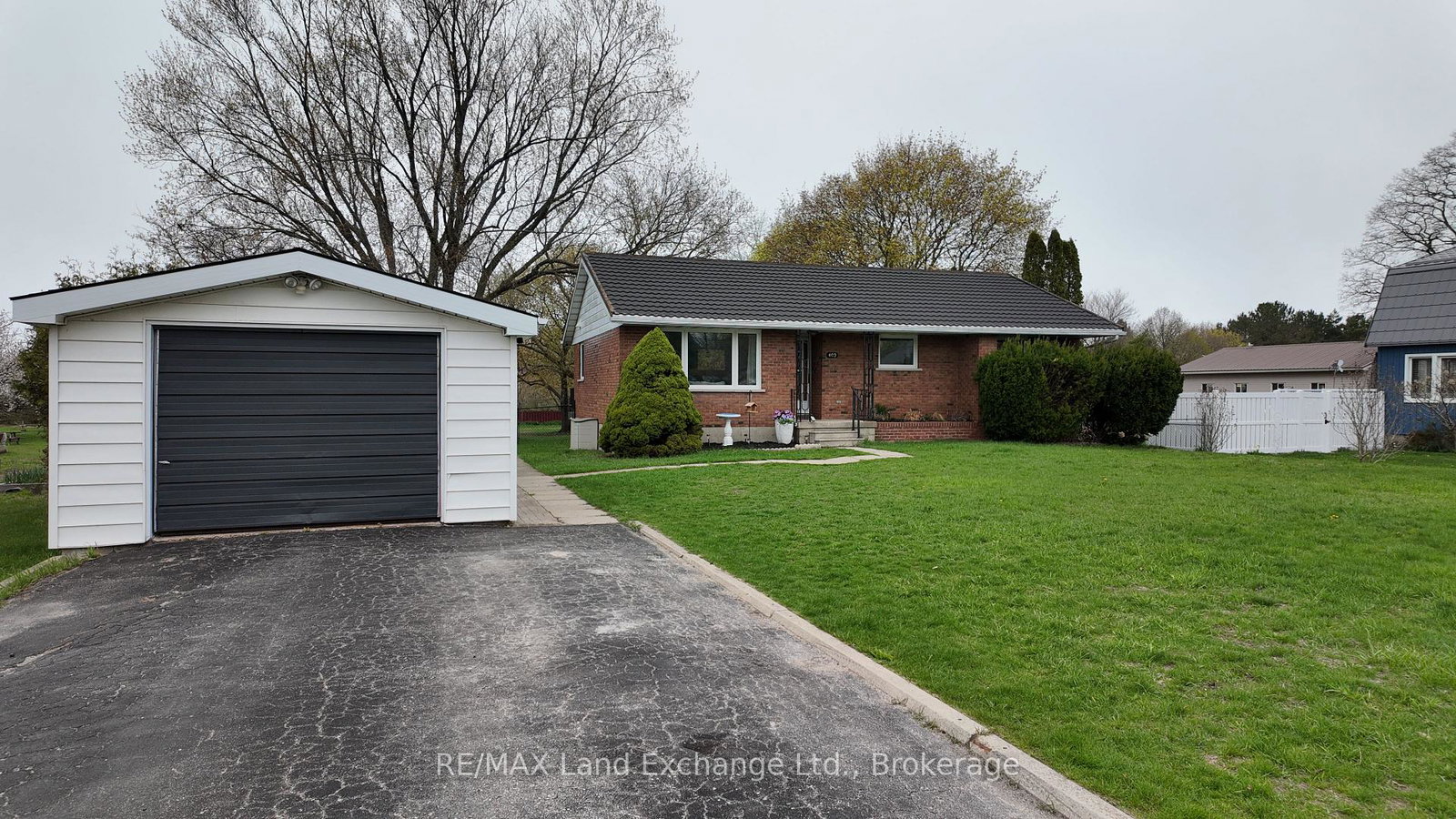 402-queen-street-kincardine-ontario-x12129501