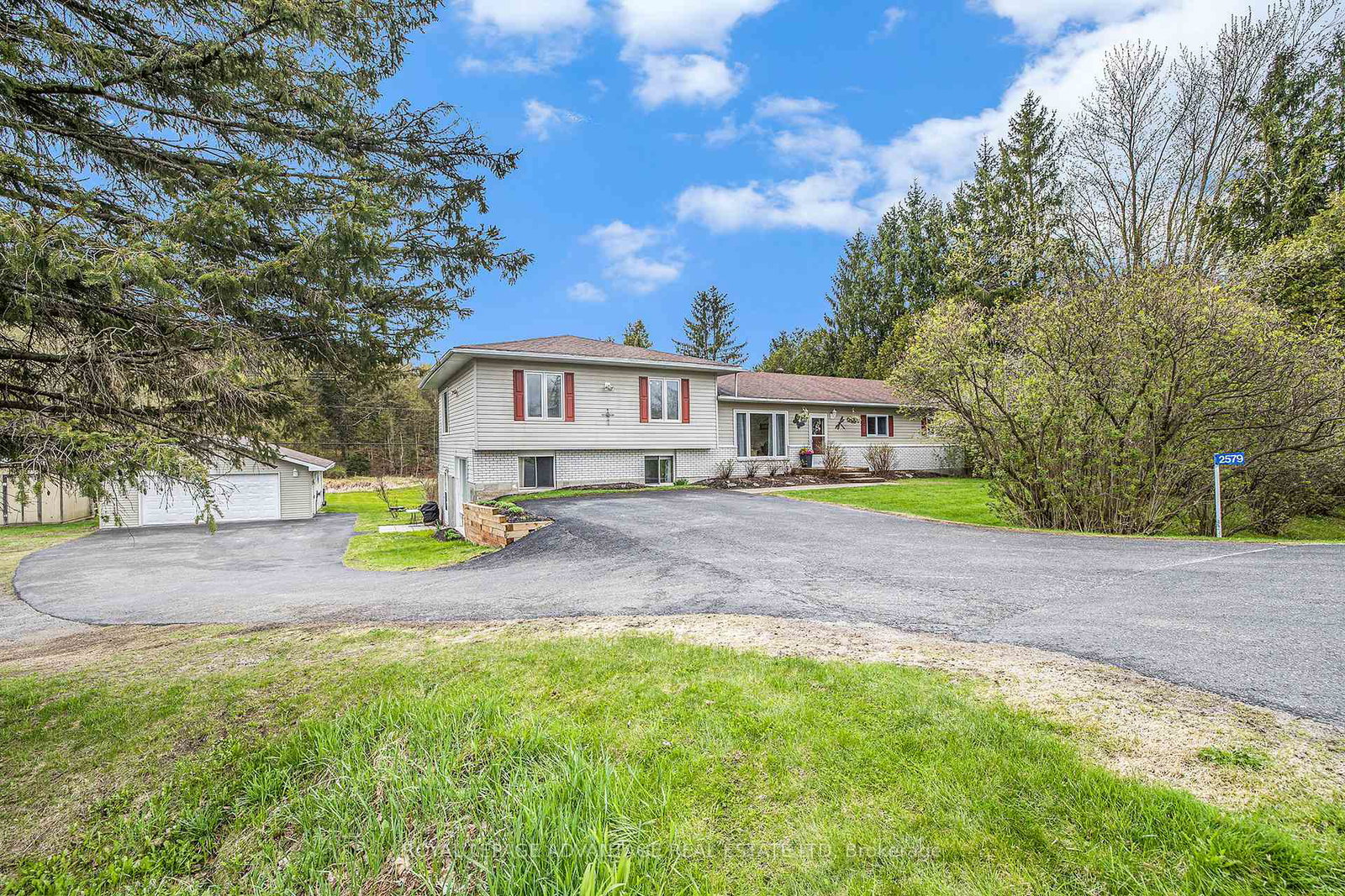 2579-rideau-ferry-road-drummondnorth-elmsley-ontario-x12131905