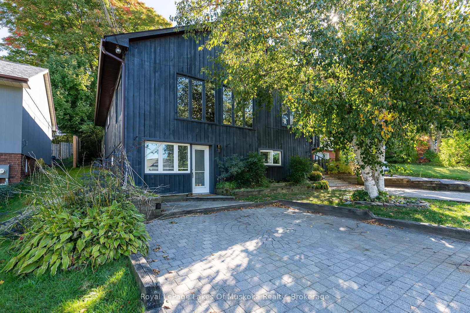 16-cliff-avenue-s-huntsville-ontario-x12133084