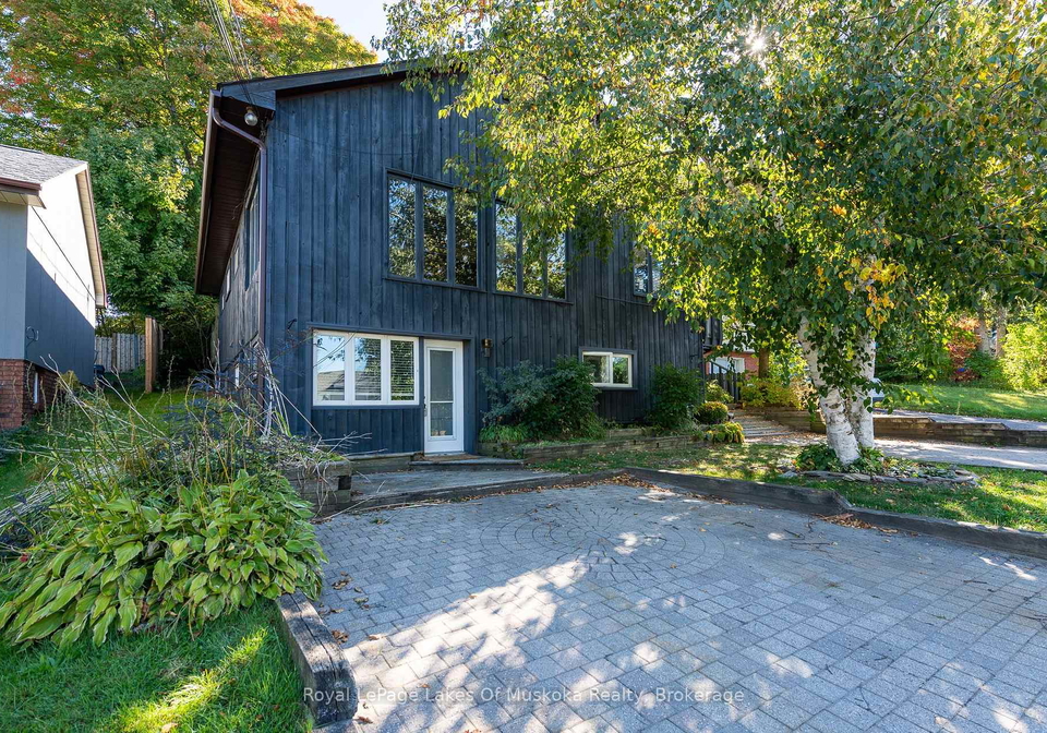 16-cliff-avenue-s-huntsville-ontario-x12133084