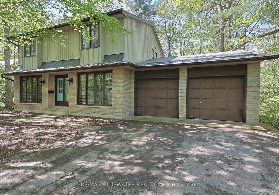 10372-sherwood-crescent-lambton-shores-ontario-x12134317