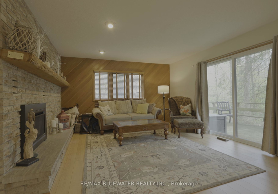 10372-sherwood-crescent-lambton-shores-ontario-x12134317