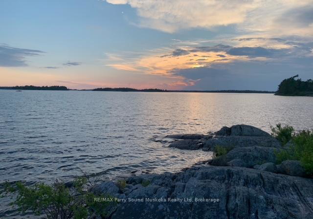 1-a71-eyewahay-the-archipelago-ontario-x12134388