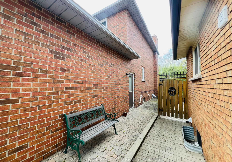 22-latorre-court-hamilton-ontario-x12135059