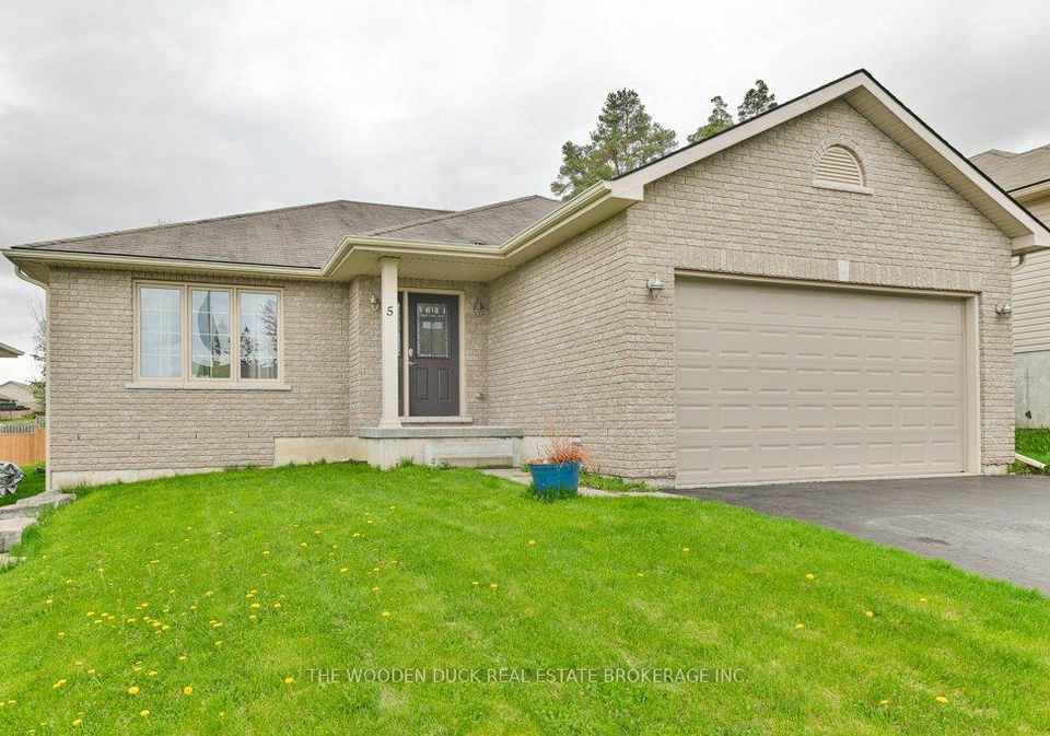5-mitchell-drive-quinte-west-ontario-x12135700