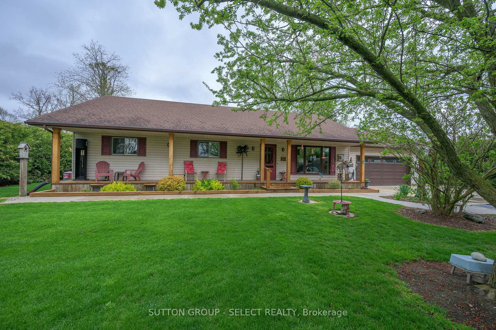 8444-lazy-lane-lambton-shores-ontario-x12136178