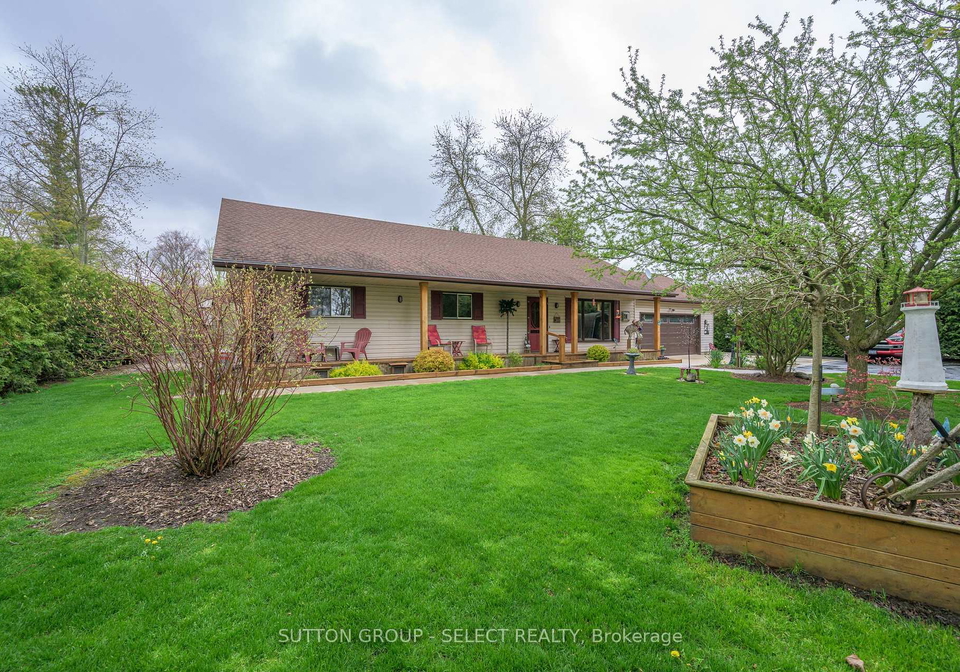 8444-lazy-lane-lambton-shores-ontario-x12136178