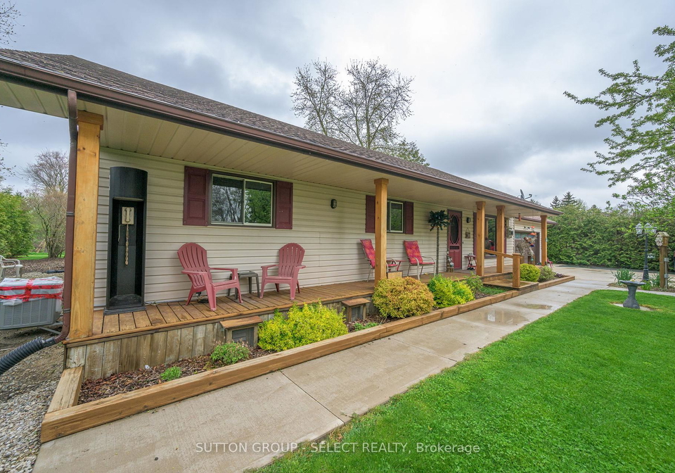 8444-lazy-lane-lambton-shores-ontario-x12136178