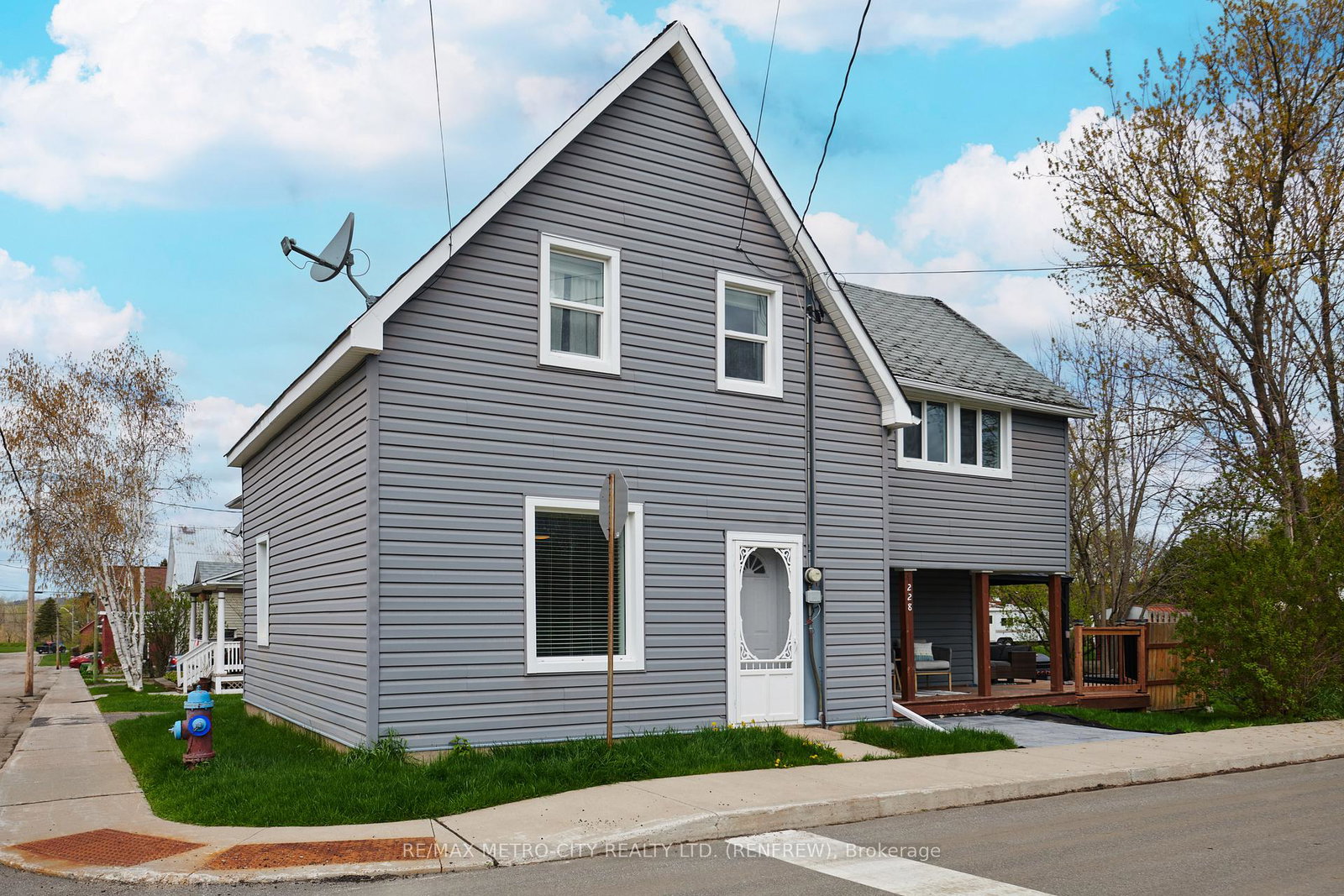 228-arnprior-avenue-renfrew-ontario-x12139348