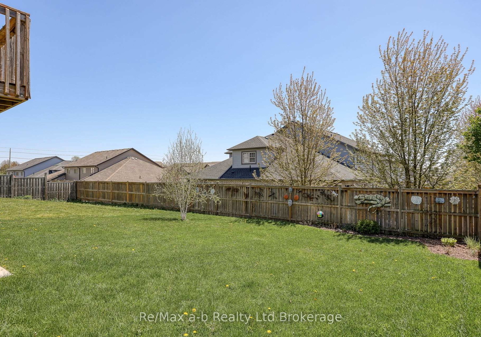 36-woodhatch-crescent-ingersoll-ontario-x12140128