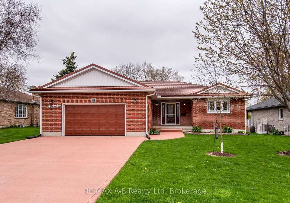 40-gerber-drive-perth-east-ontario-x12140686
