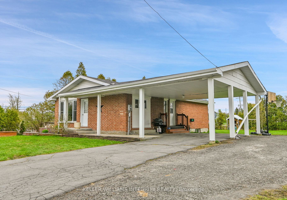 17316-headline-road-south-stormont-ontario-x12140883
