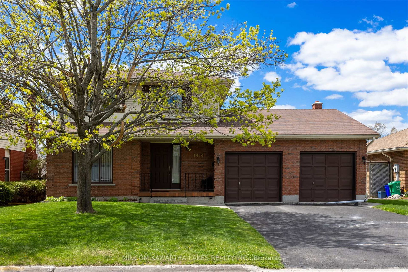 1914-parkwood-circle-peterborough-west-ontario-x12141077