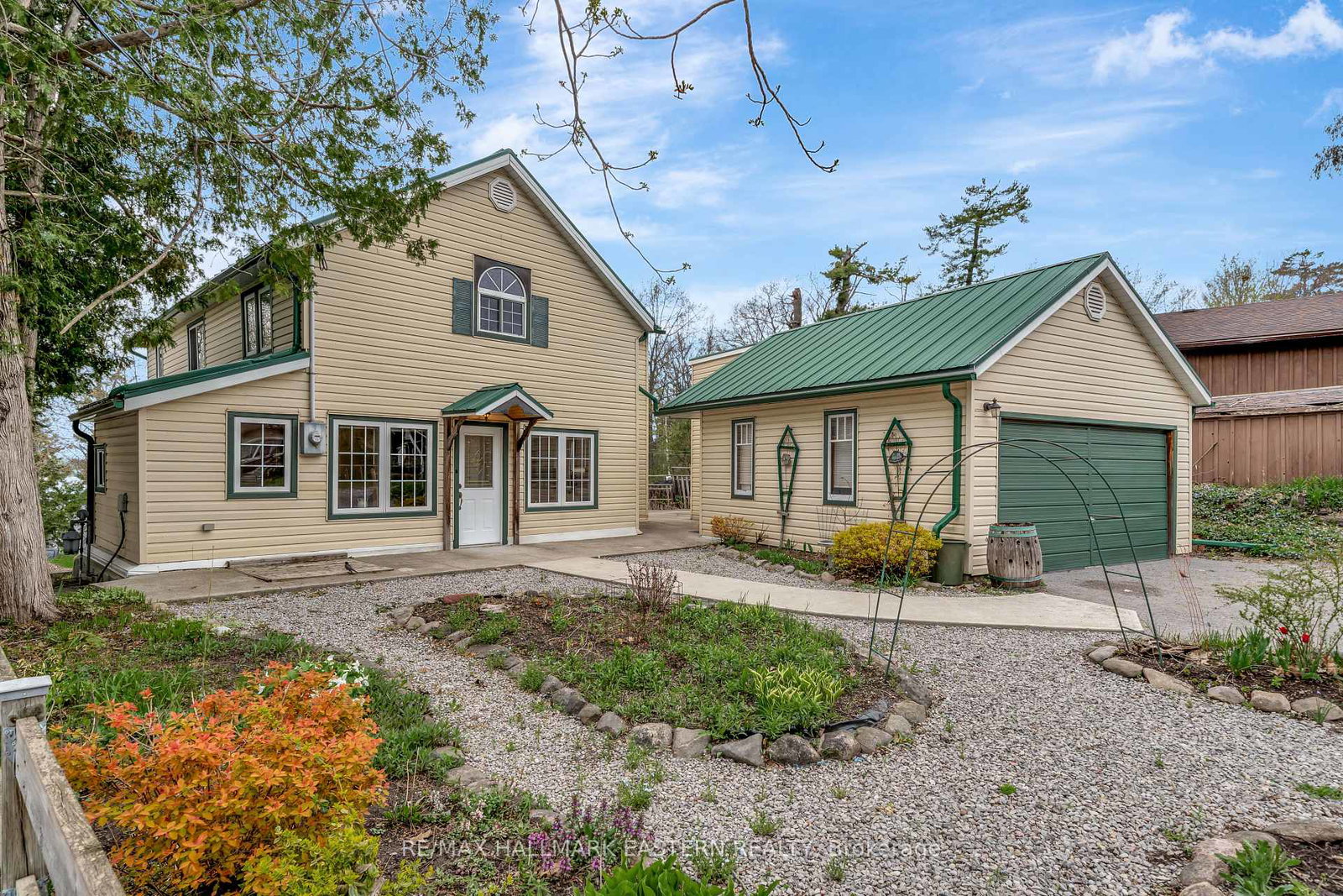 1043-lakeview-avenue-selwyn-ontario-x12145803