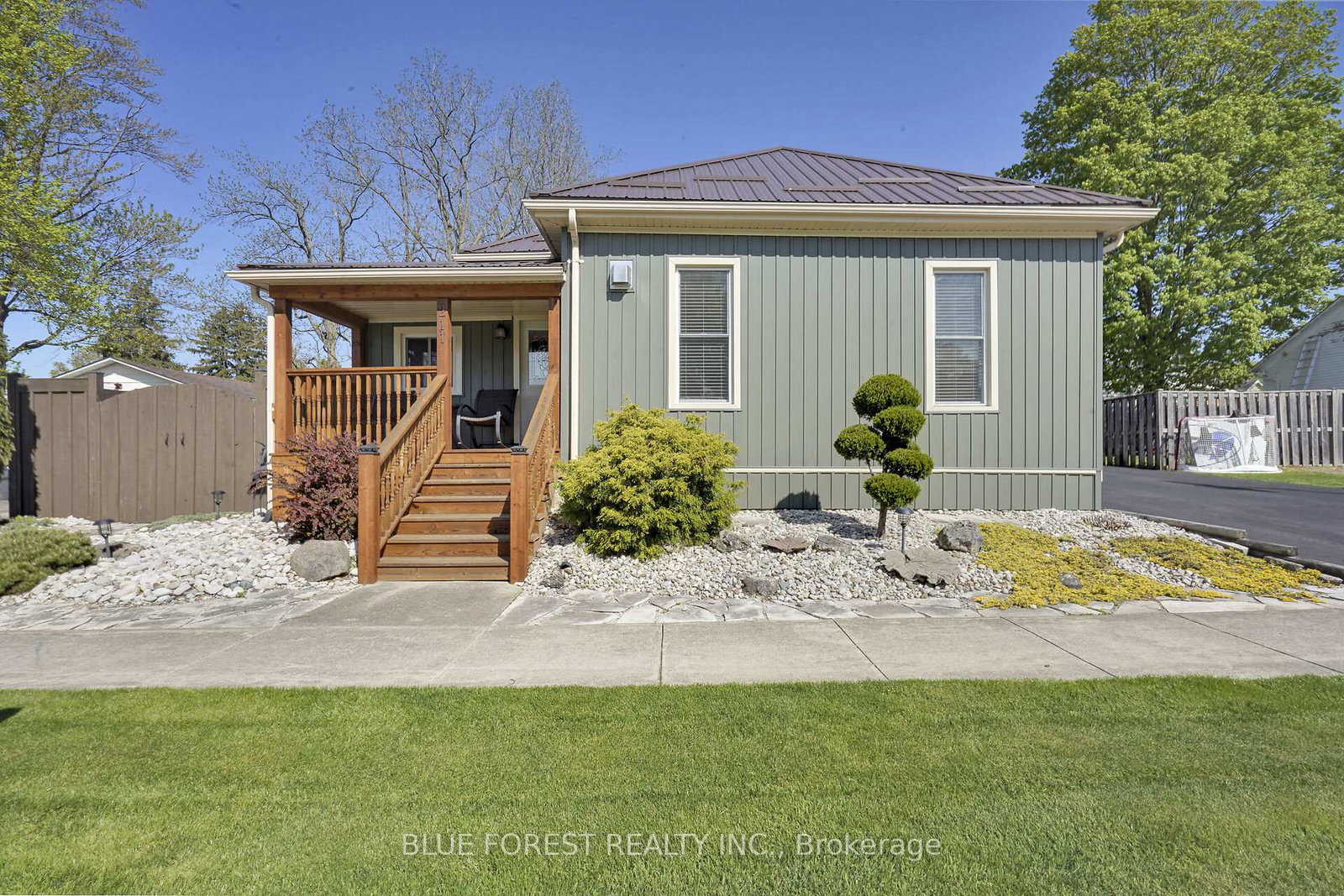 211-mary-street-duttondunwich-ontario-x12146393