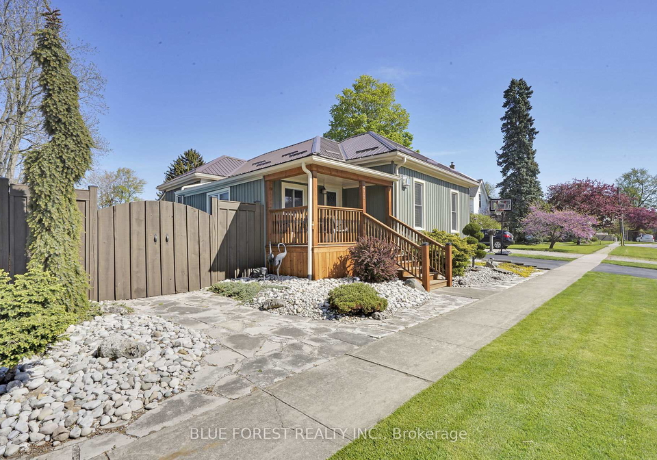 211-mary-street-duttondunwich-ontario-x12146393