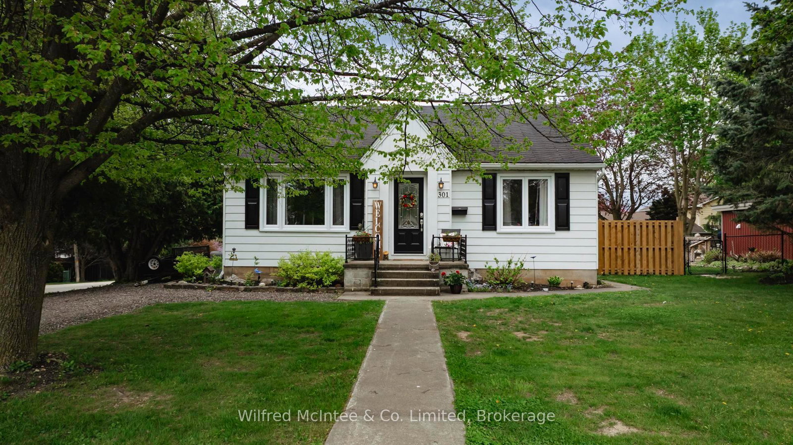 301-carling-terrace-north-huron-ontario-x12149218