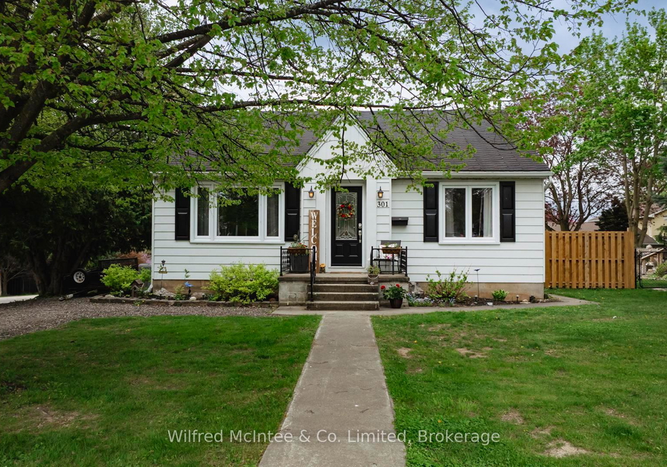 301-carling-terrace-north-huron-ontario-x12149218