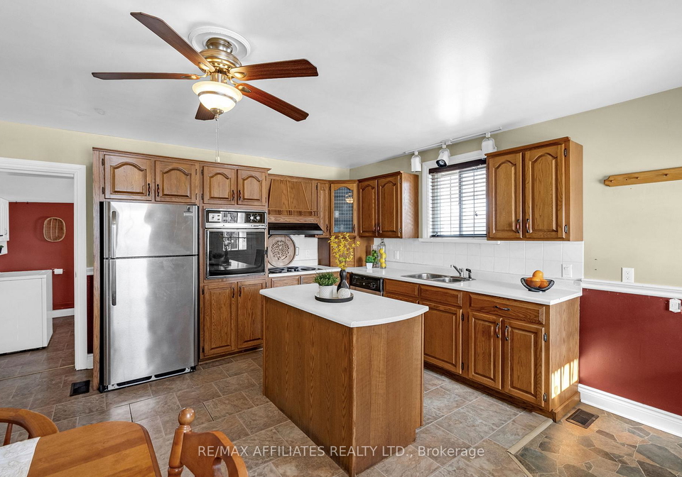 56-centre-street-edwardsburghcardinal-ontario-x12151011