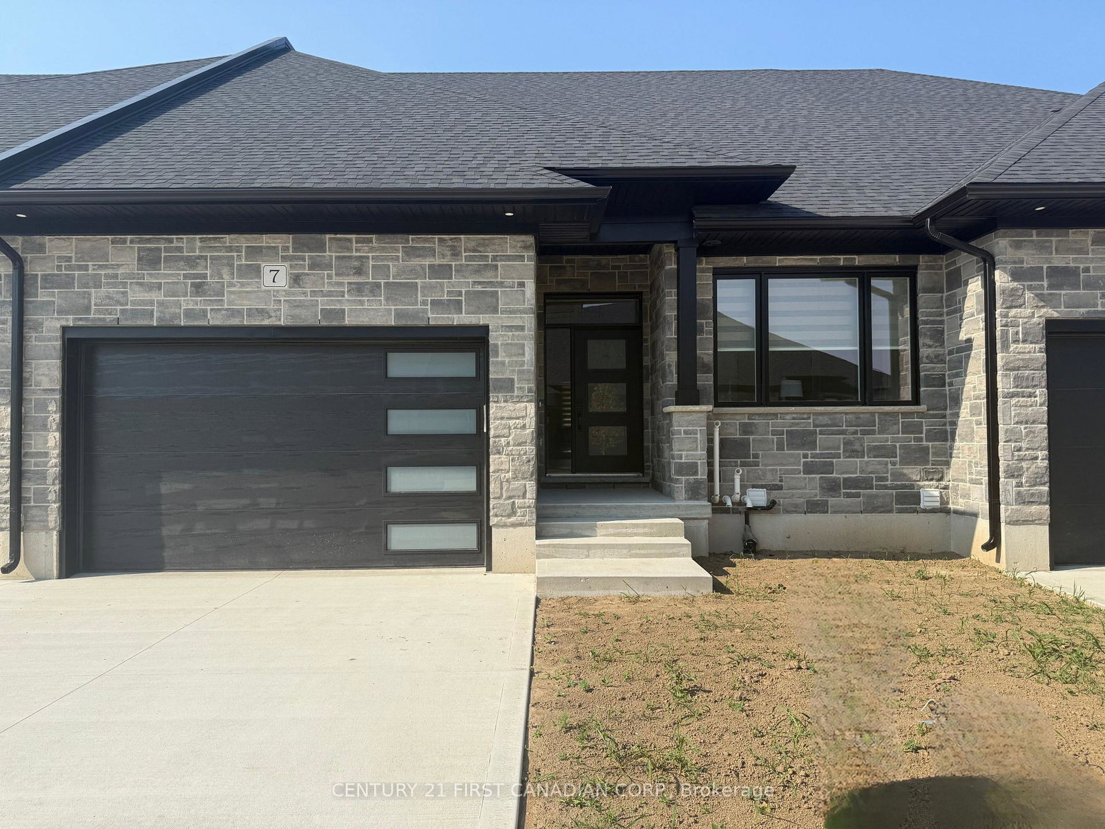 32-postma-crescent-north-middlesex-ontario-x12151658