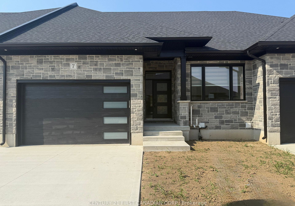 32-postma-crescent-north-middlesex-ontario-x12151658